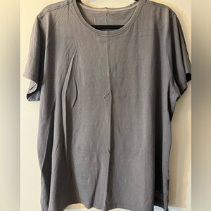 Super faded and worn in ”life is good” tee